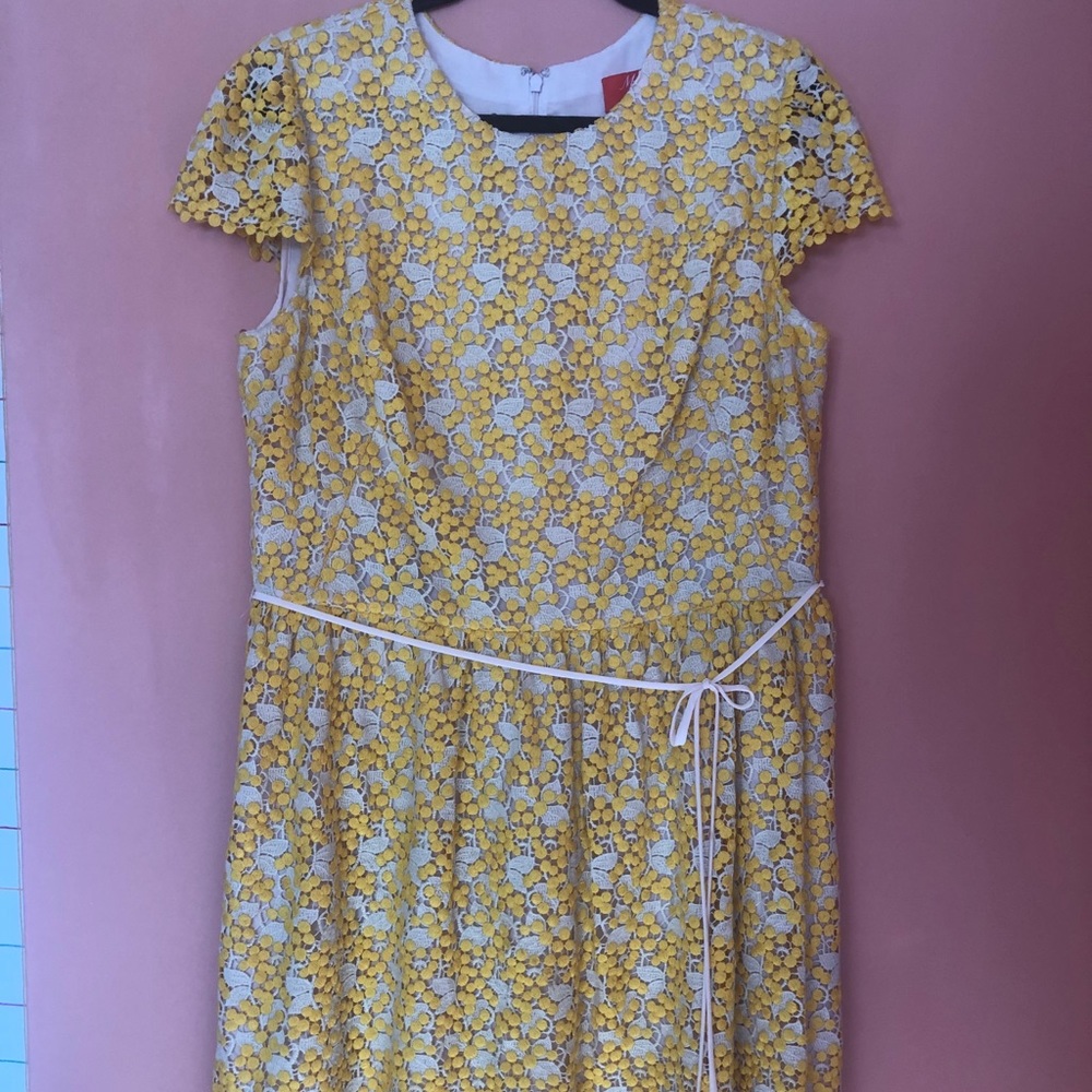 Monique Lhuillier Cap-Sleeve Lace Size 16